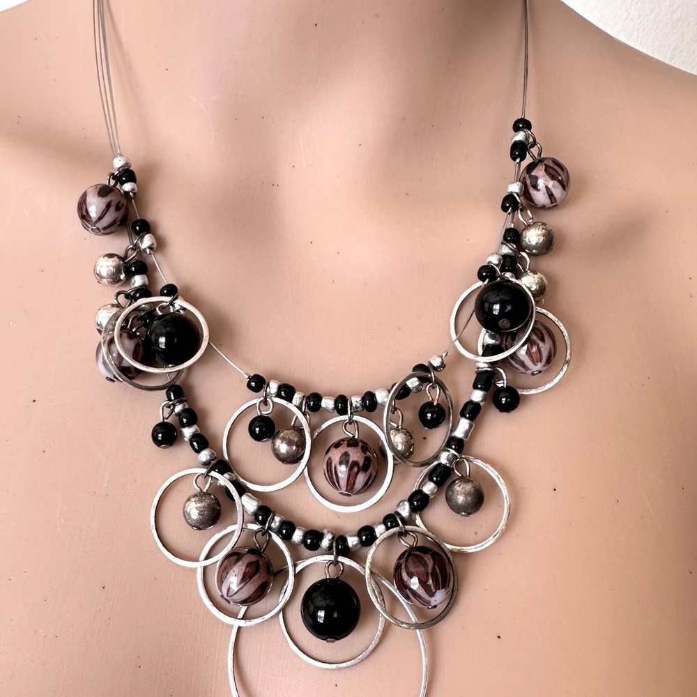 BEADED NECKLACE AND EARRINGS SET